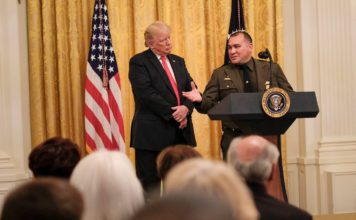 ‘Habla inglés perfecto’: el comentario racial de Trump a un agente fronterizo