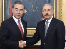 Presidente Danilo Medina recibe a ministro de Relaciones Exteriores de China, Wang Yi