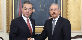 Presidente Danilo Medina recibe a ministro de Relaciones Exteriores de China, Wang Yi