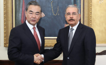 Presidente Danilo Medina recibe a ministro de Relaciones Exteriores de China, Wang Yi