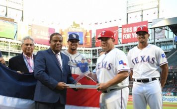 Ministerio de Deportes reconoce al lanzador Bartolo Colón