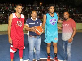 Roquelito García realiza saque de honor en el Torneo de Baloncesto Intercalle de CONANI