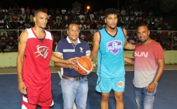 Roquelito García realiza saque de honor en el Torneo de Baloncesto Intercalle de CONANI