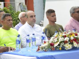 Senador Arístides Victoria Yeb entrega casa al atleta Bryan Almonte