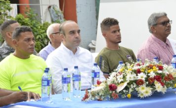 Senador Arístides Victoria Yeb entrega casa al atleta Bryan Almonte