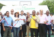 Ministro de Deportes entrega cancha y estadio en Conuco