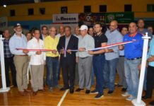 Ministro entrega remozado el polideportivo de Moca