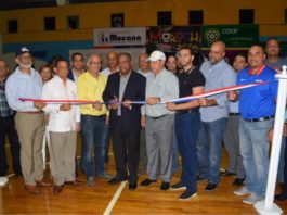 Ministro entrega remozado el polideportivo de Moca