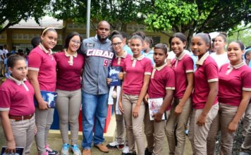 Gigantes del Cibao inician Tour por la educación 2018 visitando centros educativos