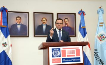 Ministro de Educación Andrés Navarro califica la paralización de clases como el peor atentado contra la Educación y el país