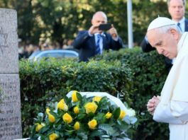 Papa Francisco rinde homenaje a los judíos exterminados en Lituania