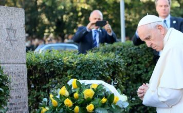 Papa Francisco rinde homenaje a los judíos exterminados en Lituania