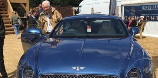 Multimillonario de 72 años busca esposa joven para dejarle sus castillos y libre acceso a su tarjeta