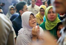 Indonesia: Improbable que haya sobrevivientes tras caída de avión