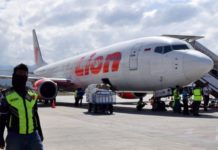 Un avión de Lion Air con 189 personas a bordo se estrella en Indonesia momentos después del despegue