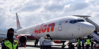 Un avión de Lion Air con 189 personas a bordo se estrella en Indonesia momentos después del despegue
