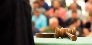 «Hija de puta» y «bicho»: Los insultos de un juez español a una modelo víctima de violencia machista