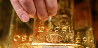 «Las economías emergentes acumulan oro temiendo el colapso del sistema del dólar»