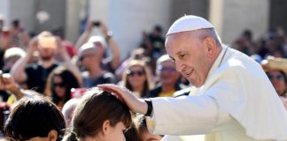 Corte confirma sanción a canal que denigró al Papa con espectáculo de travesti