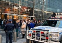 Desocupan edificio Time Warner por empaque dudoso