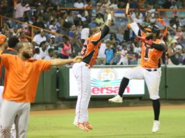 Toros remontan y vencen a las Estrellas