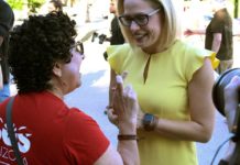 Demócrata en Arizona gana batalla por el Senado de EEUU