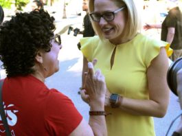 Demócrata en Arizona gana batalla por el Senado de EEUU