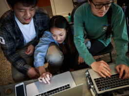 Pertenecer a Facebook: de trabajo soñado a realidad incómoda