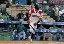 Dramático HR de Liberato lleva a Leones al primero