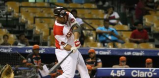 Jonrón de Paulino y joya de Lowey alargan racha de Leones