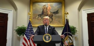 Trump dice que el Ejército podría abrir fuego si es apedreado por migrantes