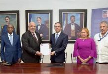 Ministro de Educación dispone modelo de excelencia para gestión de diversas escuelas