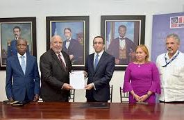 Ministro de Educación dispone modelo de excelencia para gestión de diversas escuelas