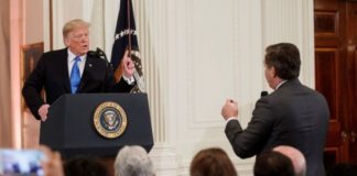 Juez exige a la Casa Blanca devolver credencial a periodista de CNN