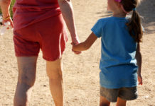 Además de ser ineficaces, las nalgadas son dañinas para los niños