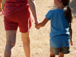 Además de ser ineficaces, las nalgadas son dañinas para los niños