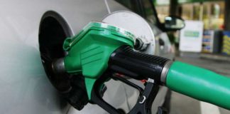 Por segunda vez rebajan los combustibles