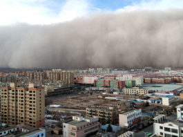 Una tormenta de arena ‘se traga’ una ciudad China en cuestión de minutos