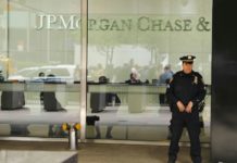 JPMorgan Chase, multado con USD 135 millones por incumplir normas de Wall Street