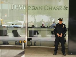 JPMorgan Chase, multado con USD 135 millones por incumplir normas de Wall Street