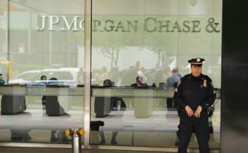 JPMorgan Chase, multado con USD 135 millones por incumplir normas de Wall Street