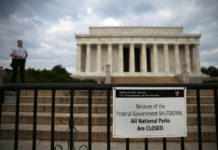 Cierre parcial del gobierno de EEUU seguirá en Navidad, sin acuerdo a la vista