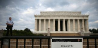 Cierre parcial del gobierno de EEUU seguirá en Navidad, sin acuerdo a la vista