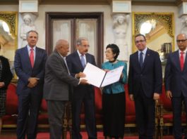 Presidente Danilo Medina entrega Premio Nacional de Periodismo 2018 a Carmenchu Brusiloff