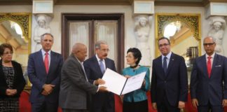 Presidente Danilo Medina entrega Premio Nacional de Periodismo 2018 a Carmenchu Brusiloff
