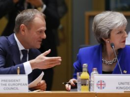 Una fortalecida May mira hacia la UE para salvar el acuerdo del Brexit