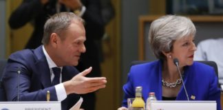 Una fortalecida May mira hacia la UE para salvar el acuerdo del Brexit