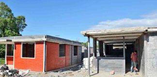 Construyen viviendas con desechos de materiales reciclables