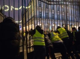 Escenas de caos en Francia y centenares de detenidos durante protestas contra el gobierno
