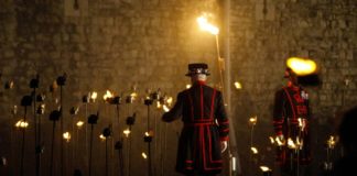 Guardianes de la Torre de Londres amenazan con la huelga por sus pensiones